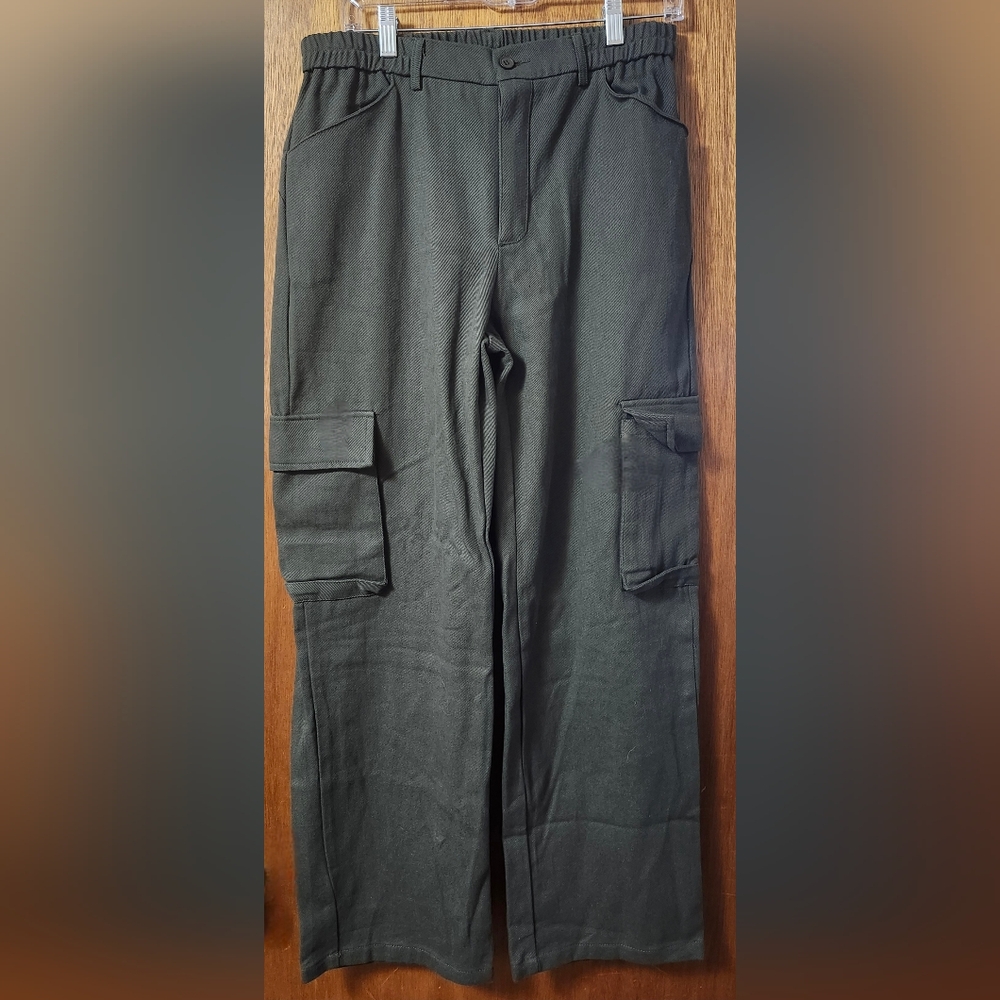 SHEIN Womens Cargos in Hunter Green